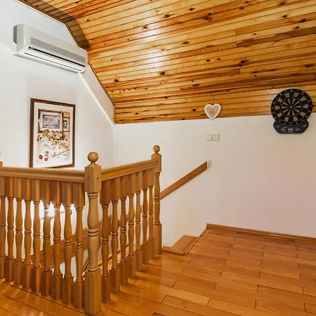 The Hide Aside * Zbilje